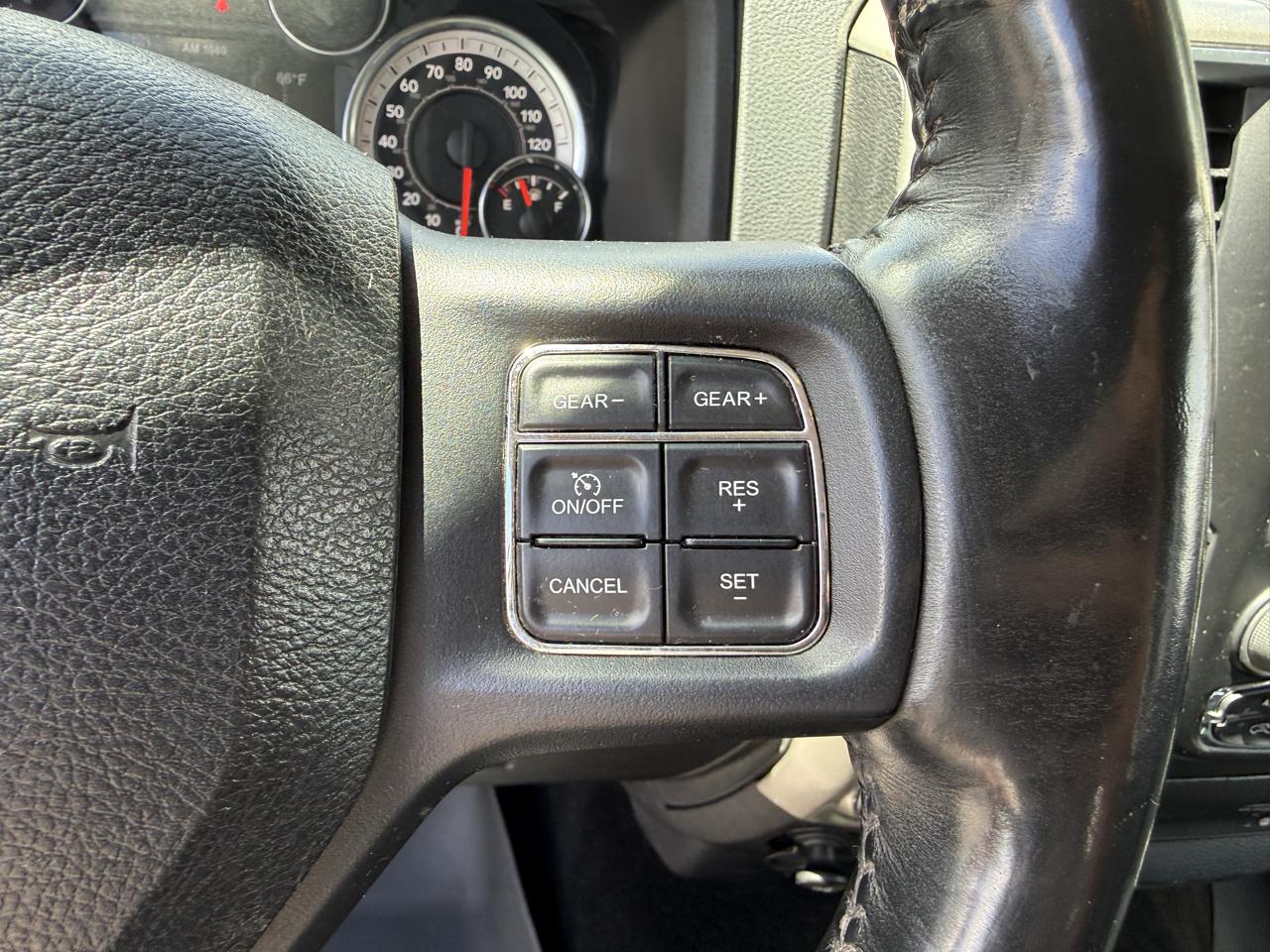 RAM 1500 Big Horn Crew Cab 4WD 2017