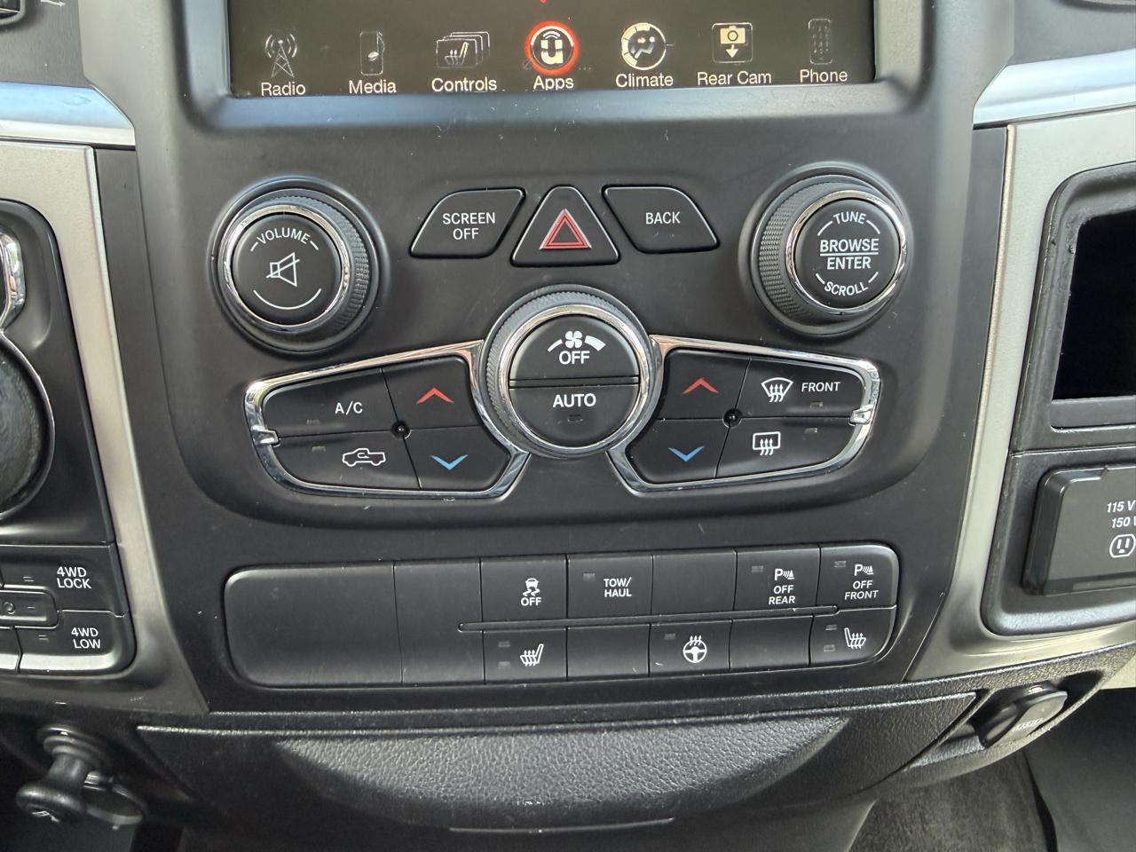 RAM 1500 Big Horn Crew Cab 4WD 2017