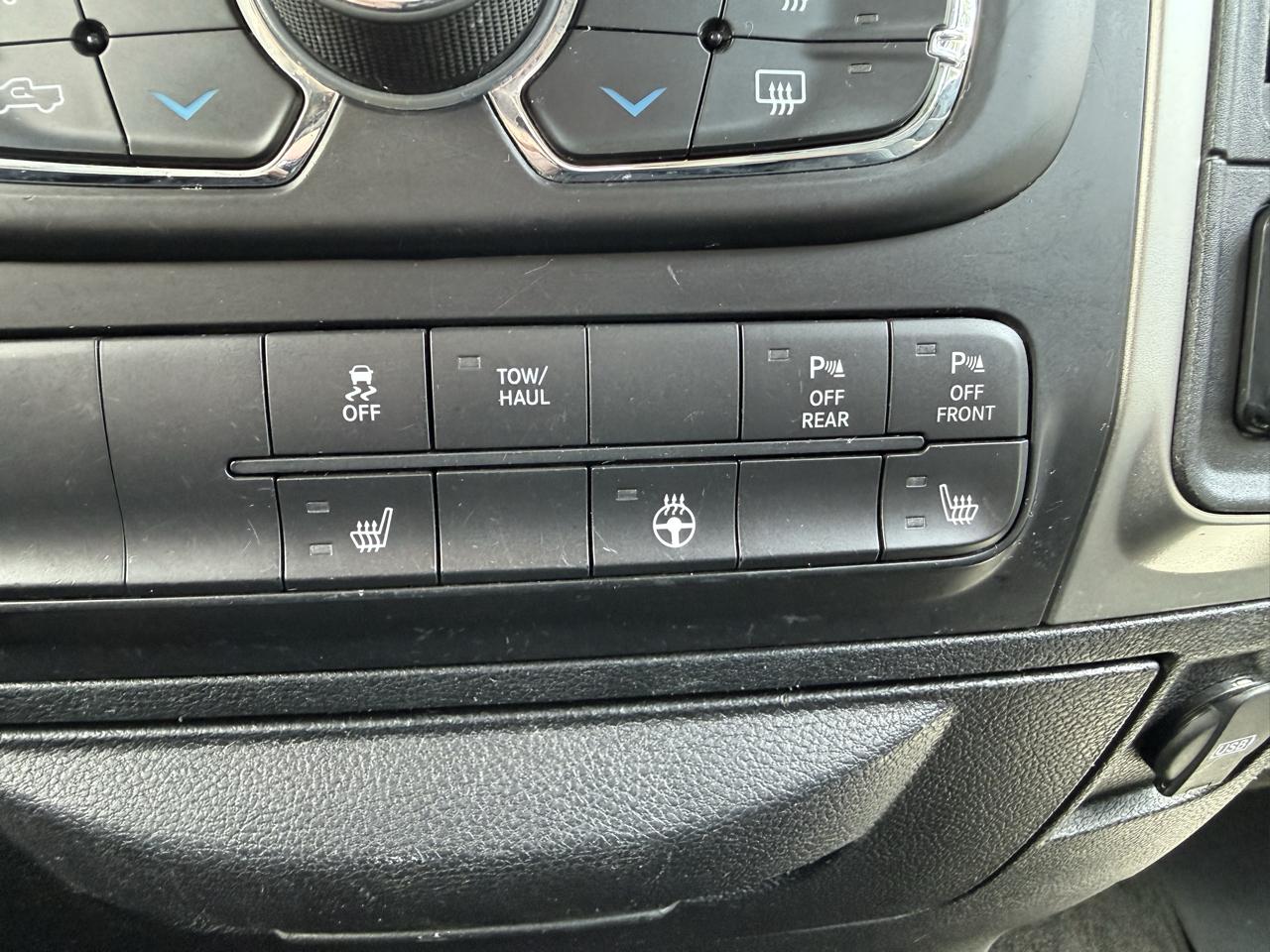 RAM 1500 Big Horn Crew Cab 4WD 2017