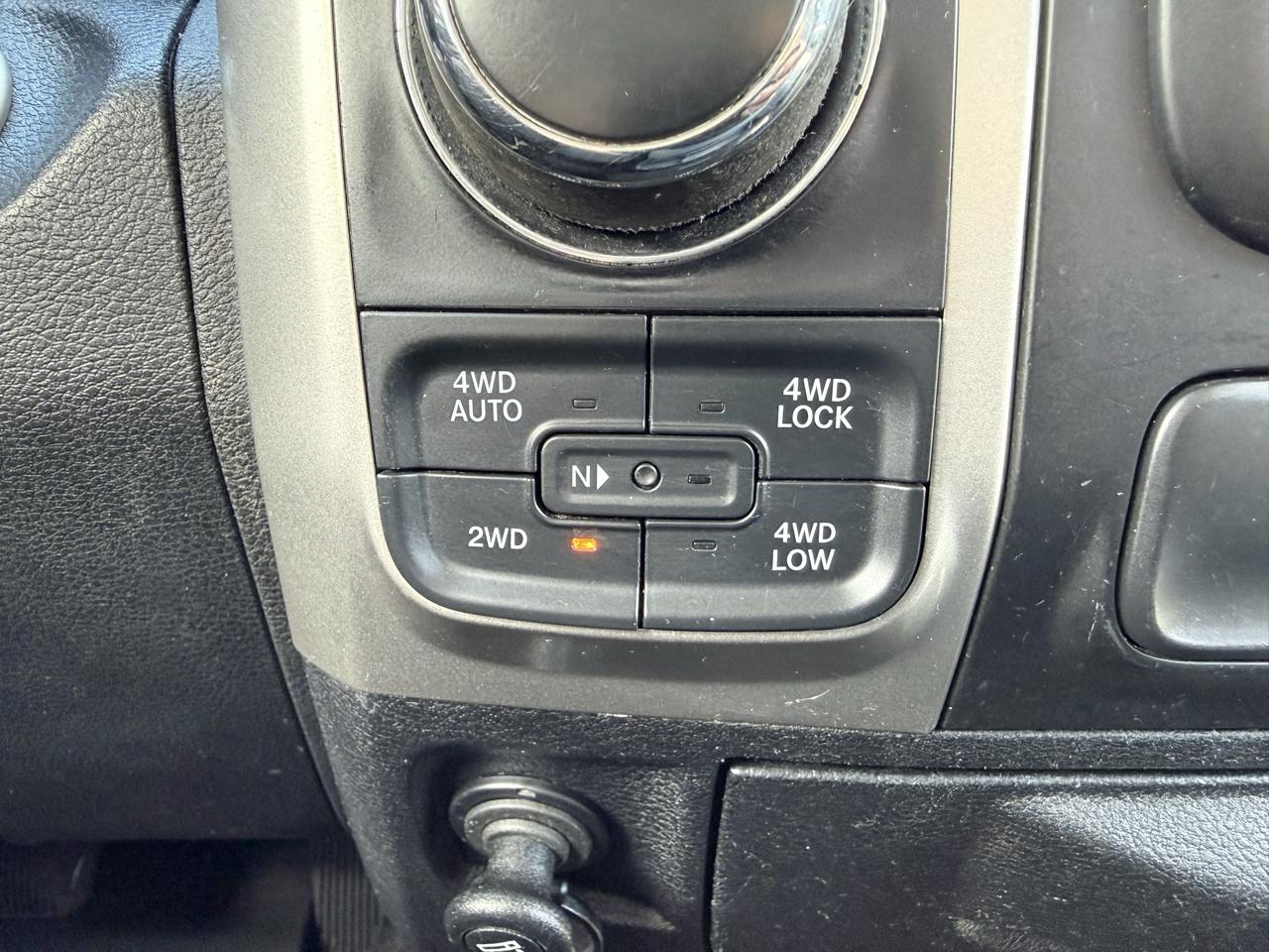 RAM 1500 Big Horn Crew Cab 4WD 2017