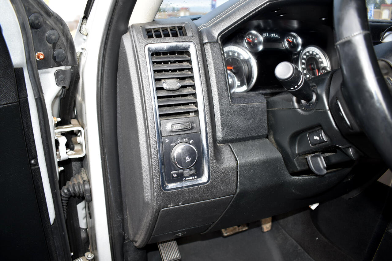 RAM 1500 Laramie 4x4 Crew Cab 5'7" Box 2017