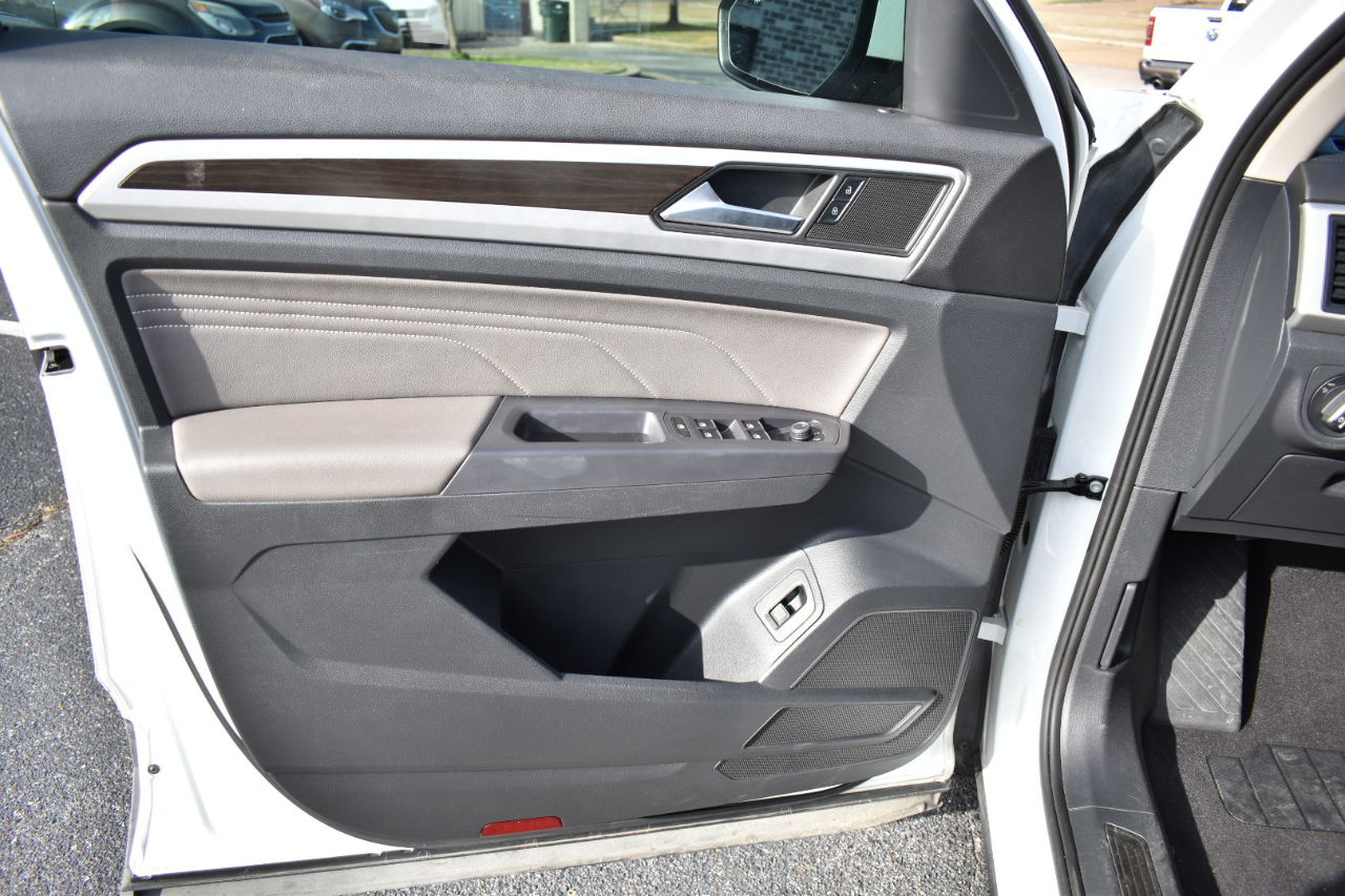 Volkswagen Atlas 2021.5 3.6L V6 SE w/Technology FWD 2021