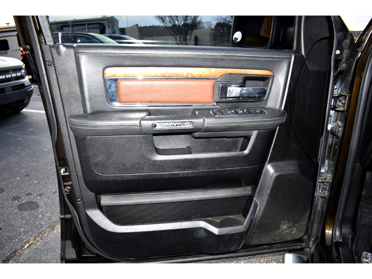 RAM 1500 4WD Crew Cab 140.5" Laramie Longhorn Edition 2013