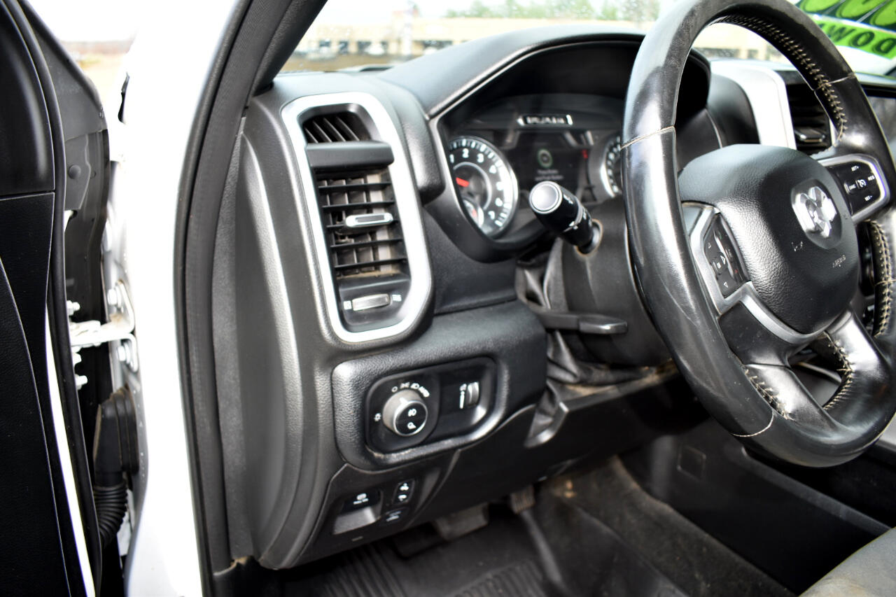 RAM 1500 Big Horn 4x4 Crew Cab 5'7" Box 2021