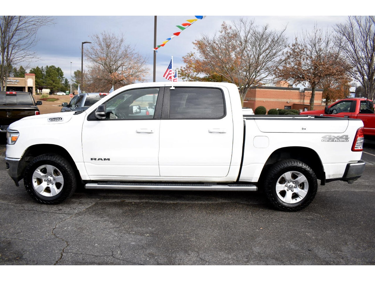 RAM 1500 Big Horn 4x4 Crew Cab 5'7" Box 2021