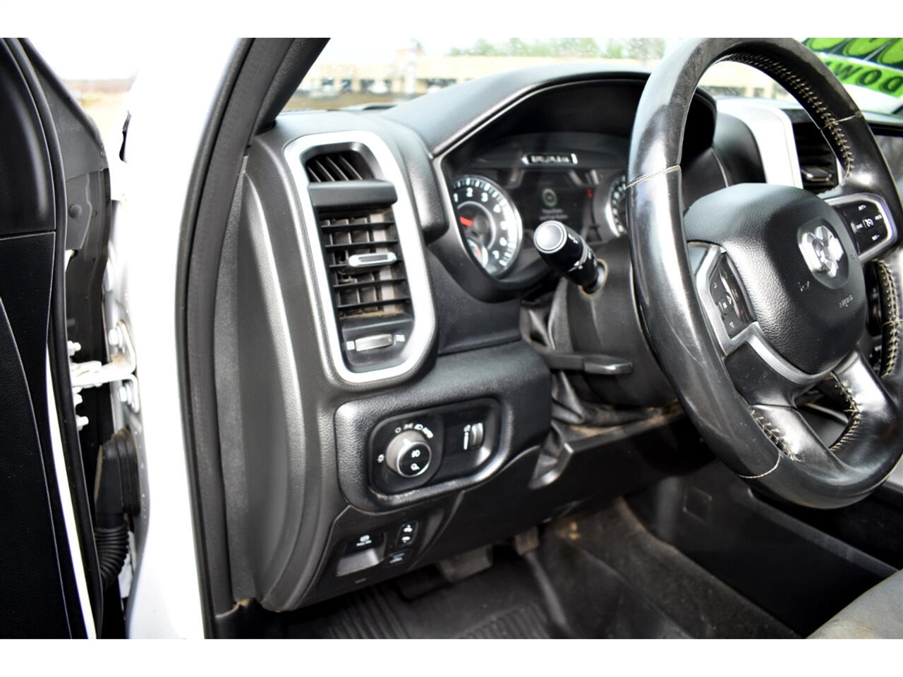 RAM 1500 Big Horn 4x4 Crew Cab 5'7" Box 2021