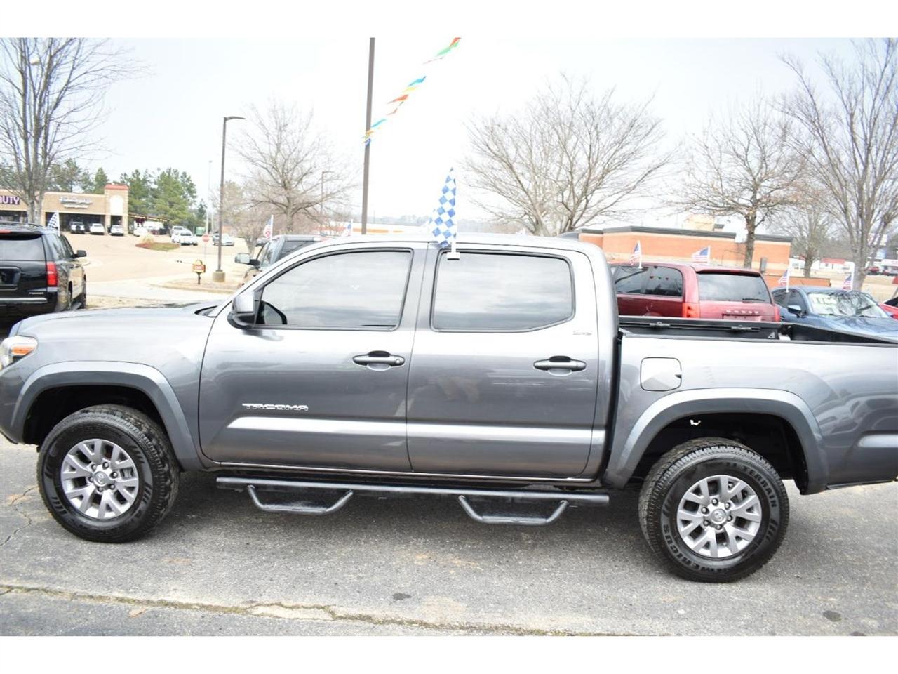 Toyota Tacoma TRD Off Road Double Cab 5' Bed V6 4x2 AT (Natl) 2017