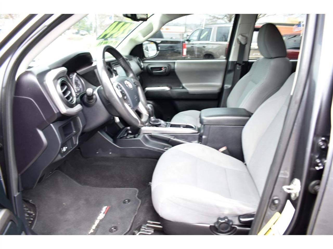 Toyota Tacoma TRD Off Road Double Cab 5' Bed V6 4x2 AT (Natl) 2017