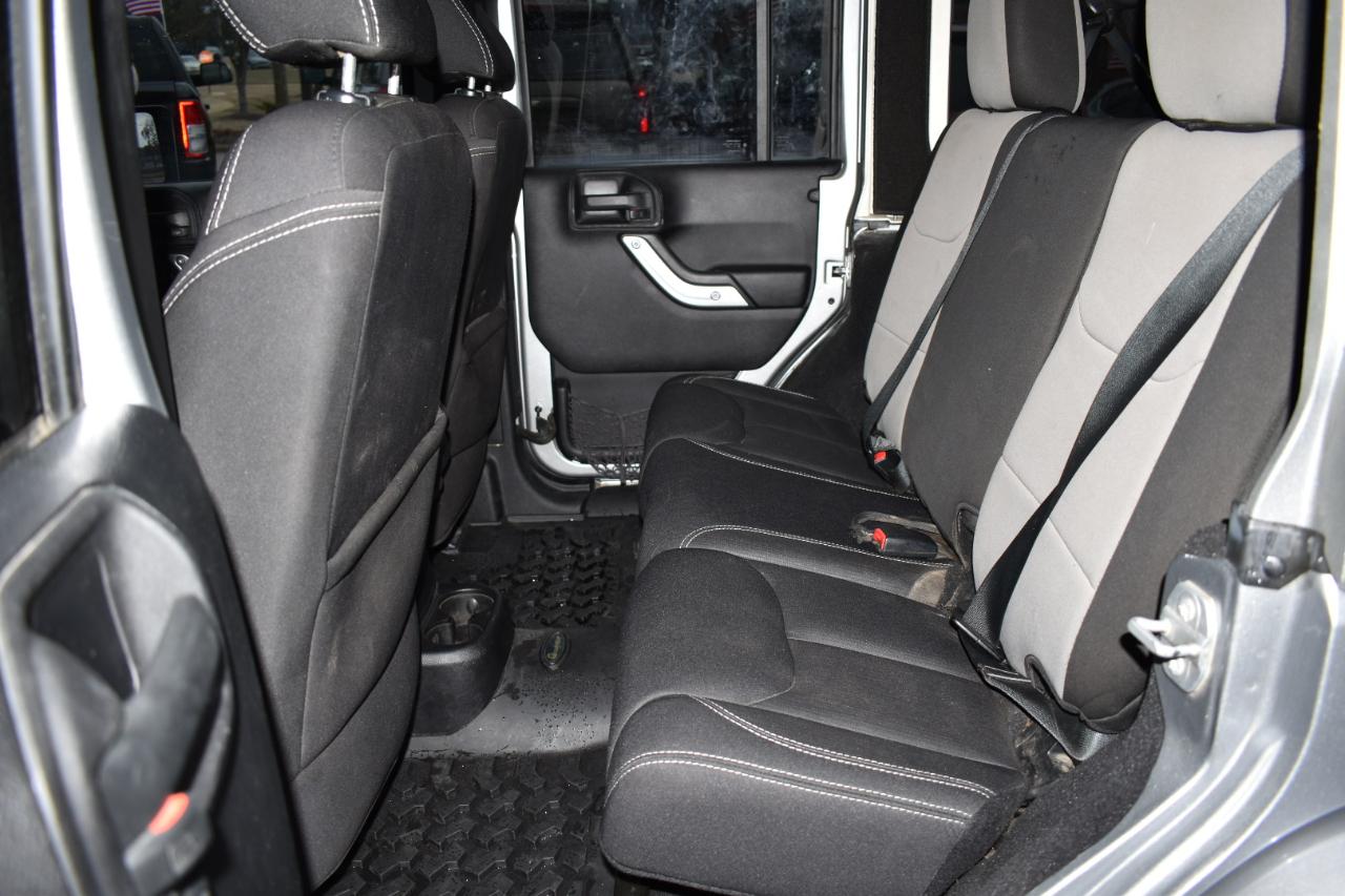 Jeep Wrangler Unlimited 4WD 4dr Sahara 2015