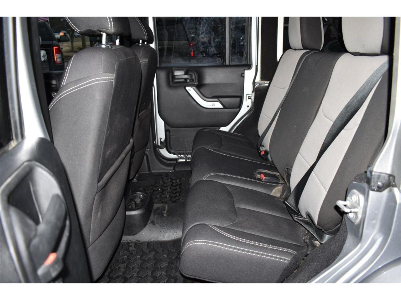 Jeep Wrangler Unlimited 4WD 4dr Sahara 2015