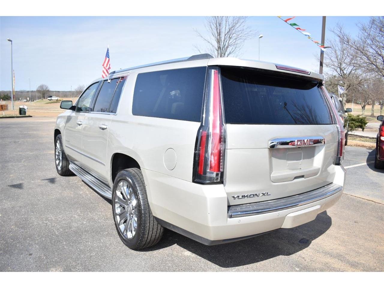 GMC Yukon XL 2WD 4dr Denali 2016