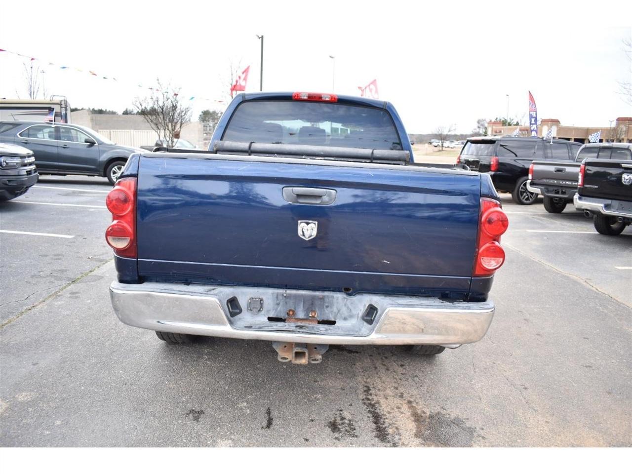 Dodge Ram 2500 2WD Mega Cab 160.5" SXT 2009