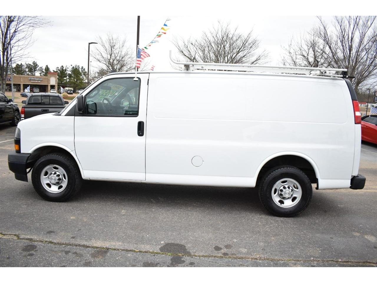 Chevrolet Express Cargo Van RWD 2500 135" 2019
