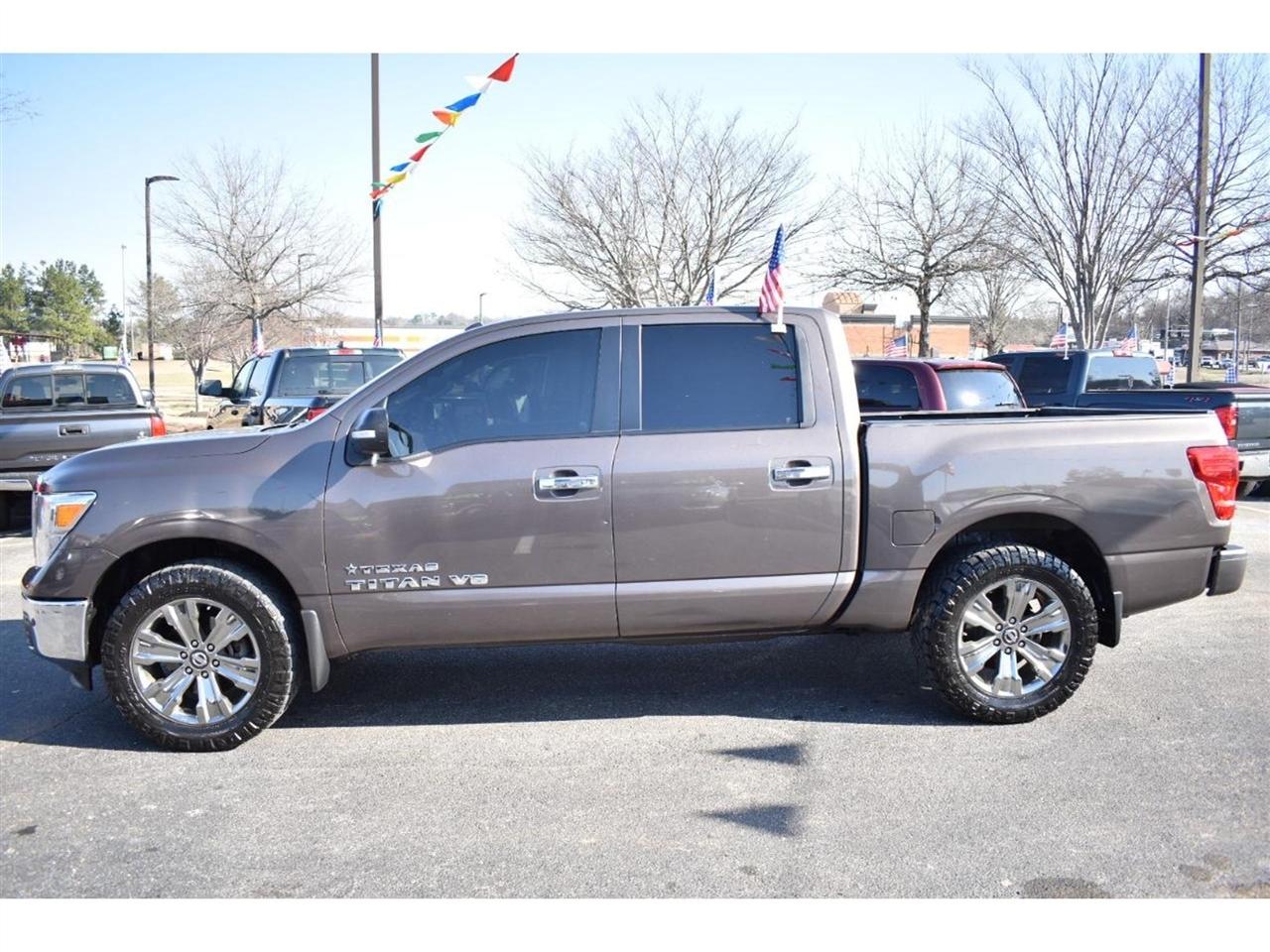 Nissan Titan 4x4 Crew Cab SV 2018