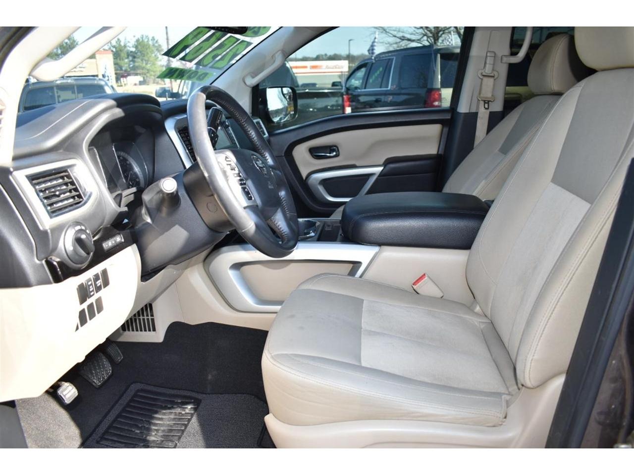 Nissan Titan 4x4 Crew Cab SV 2018