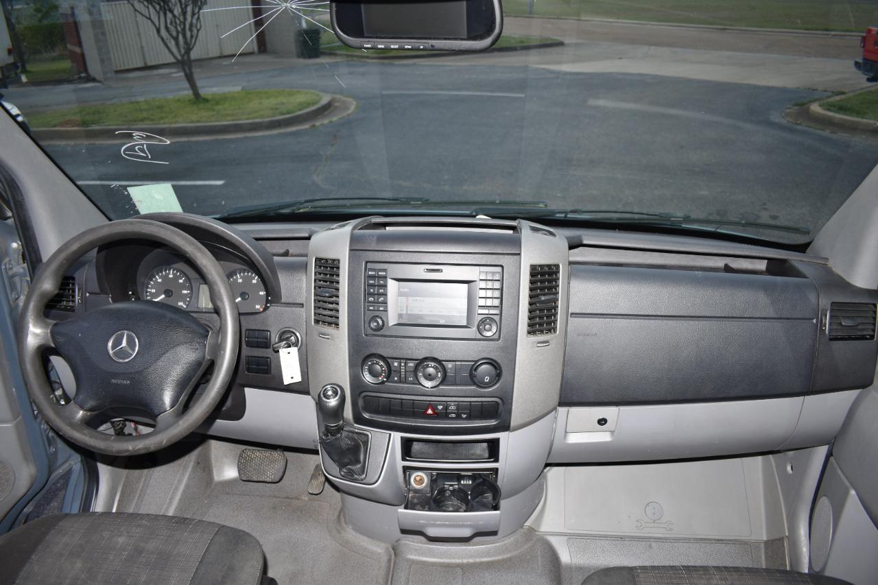 Mercedes-Benz Sprinter Cargo Van 2500 Standard Roof V6 144" Worker RWD 2018