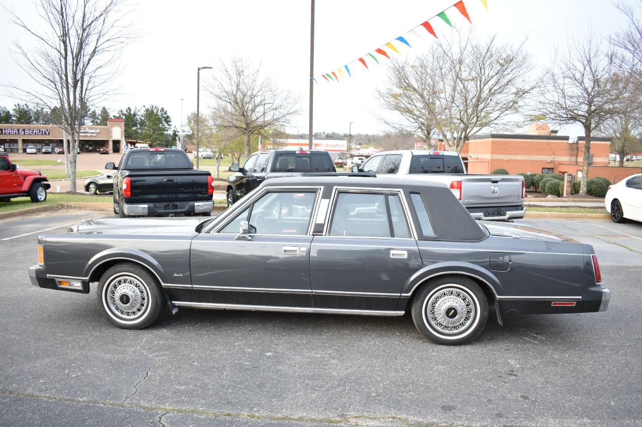 Lincoln Town Car 4dr Sedan 1986