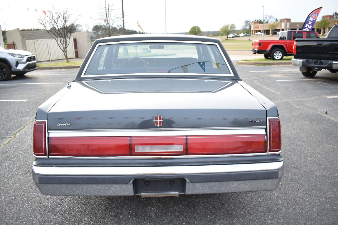 Lincoln Town Car 4dr Sedan 1986
