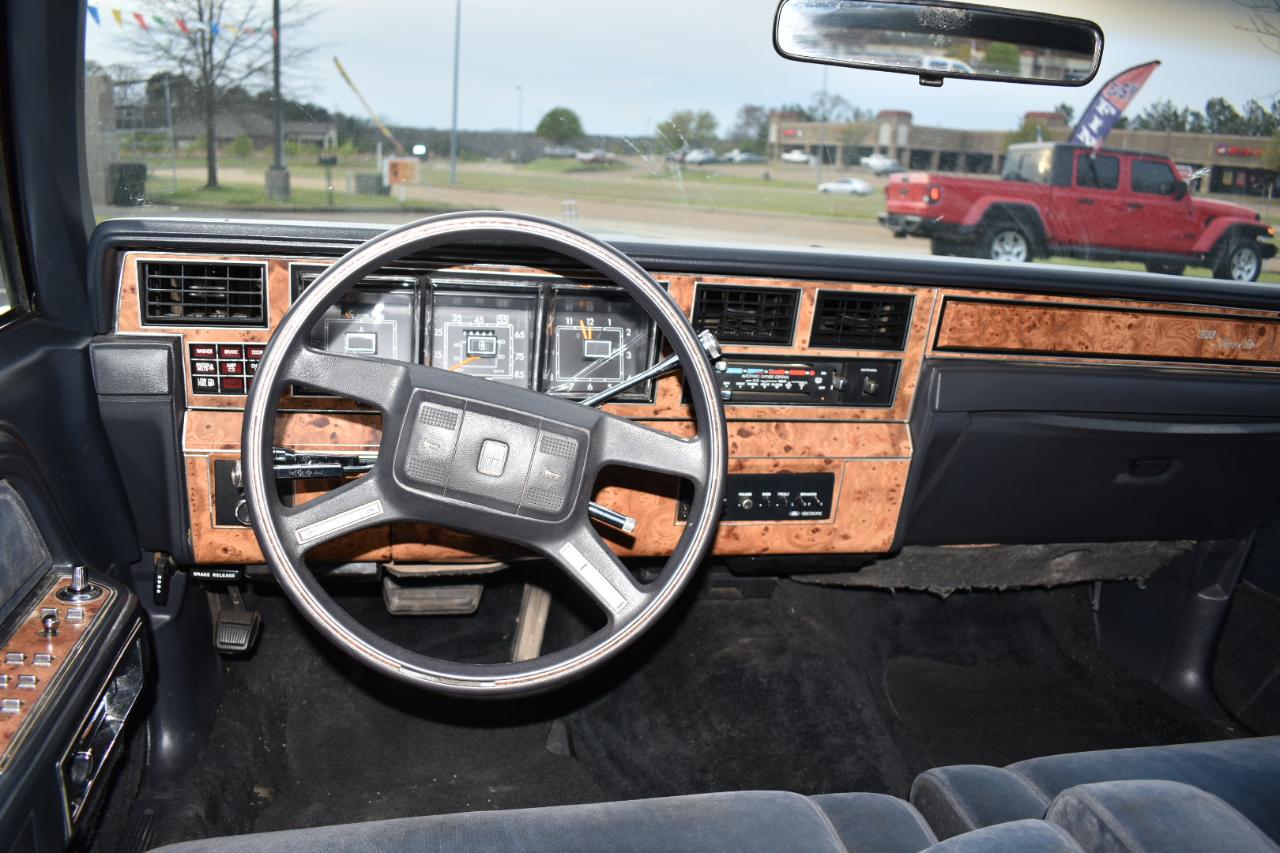 Lincoln Town Car 4dr Sedan 1986