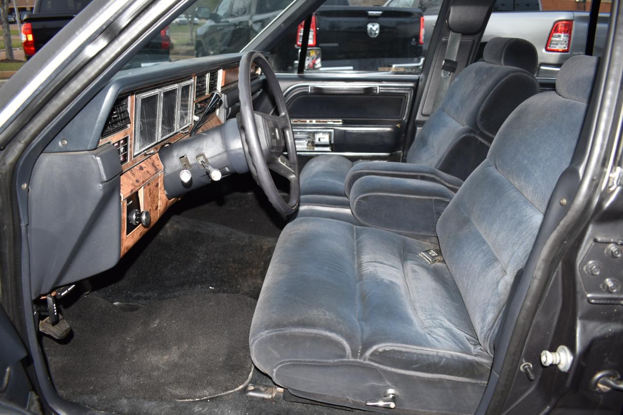 Lincoln Town Car 4dr Sedan 1986