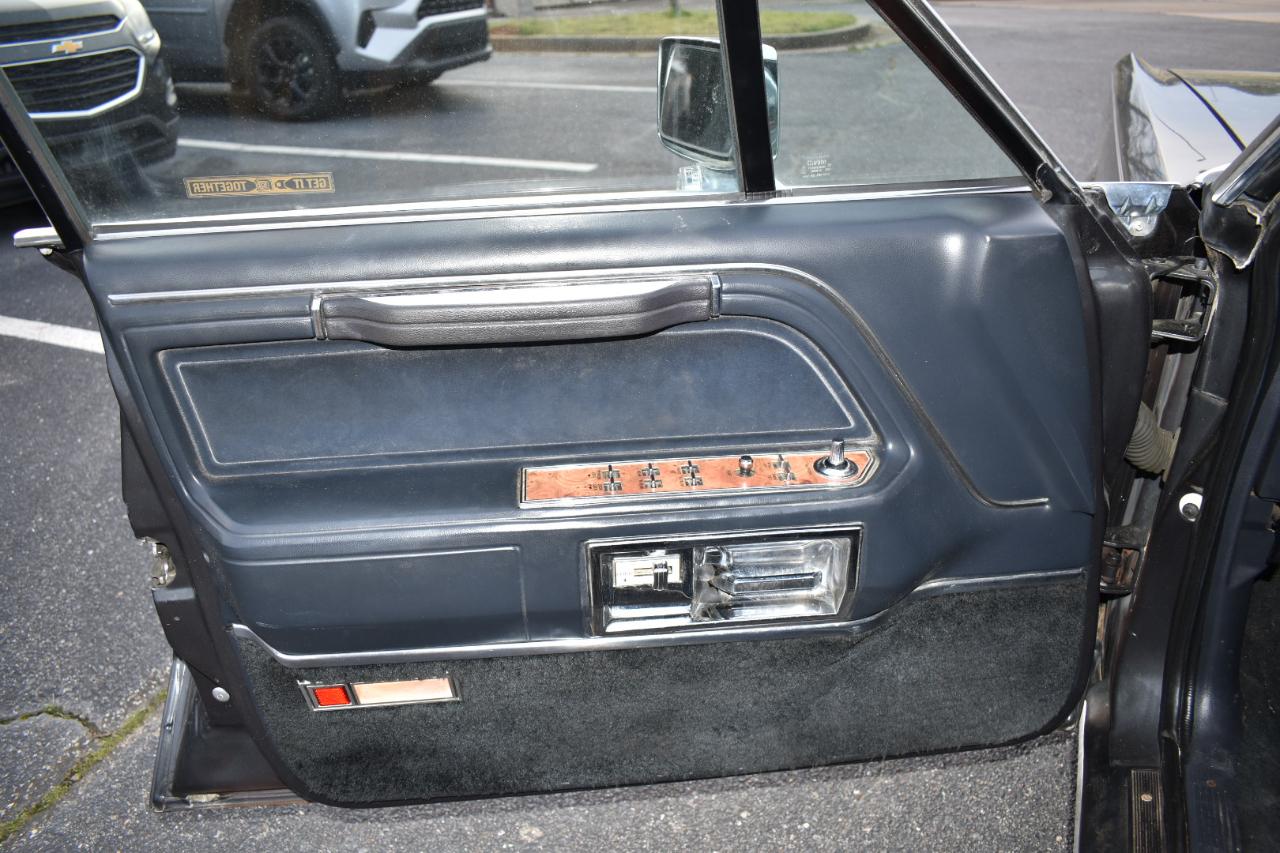 Lincoln Town Car 4dr Sedan 1986