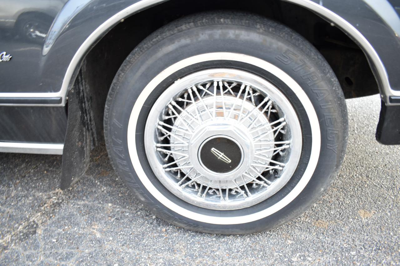 Lincoln Town Car 4dr Sedan 1986