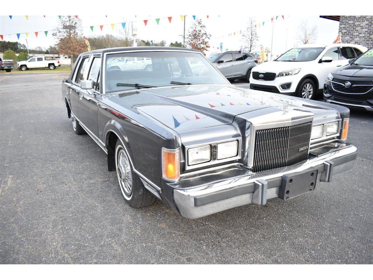 Lincoln Town Car 4dr Sedan 1986