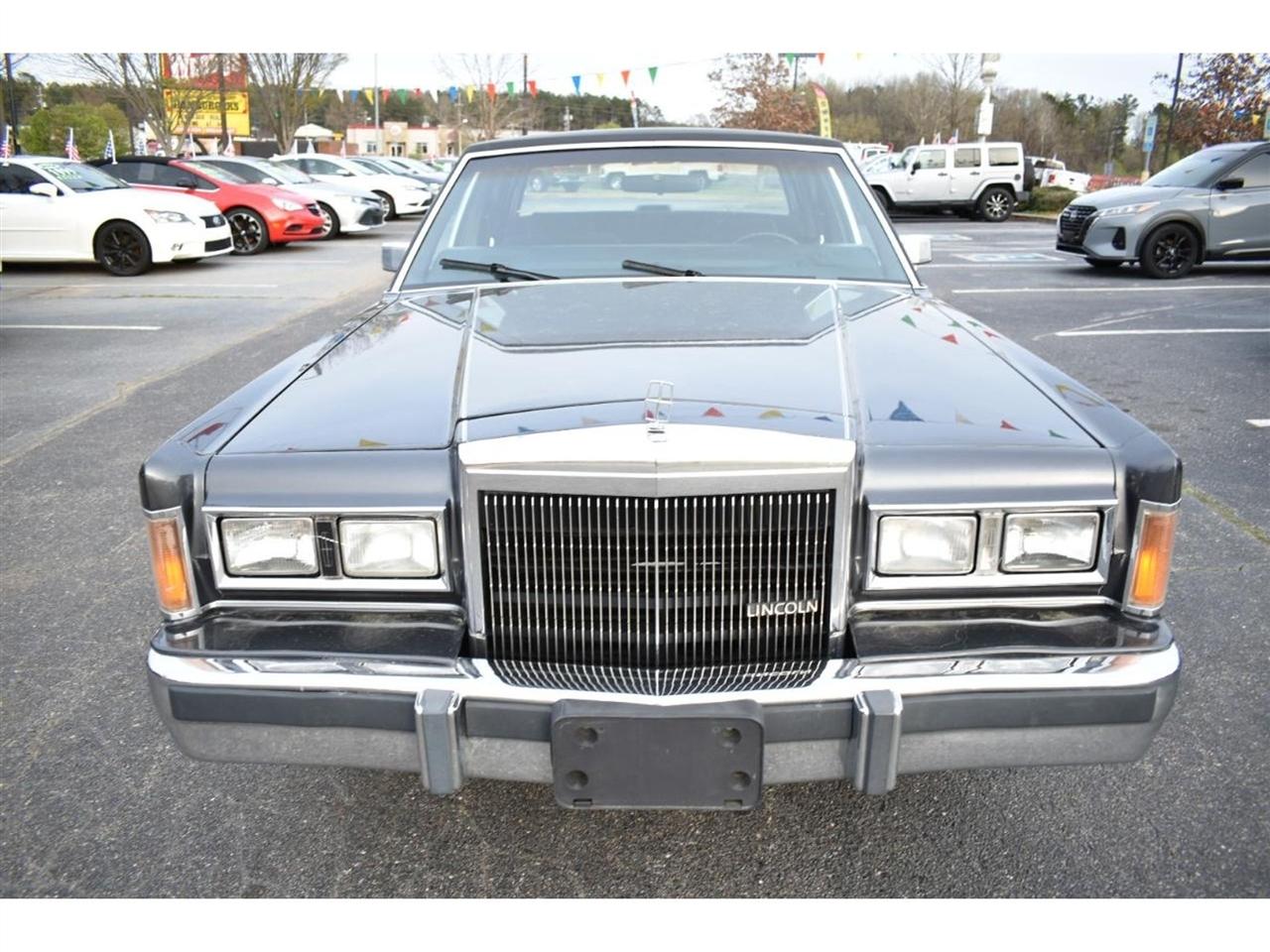 Lincoln Town Car 4dr Sedan 1986
