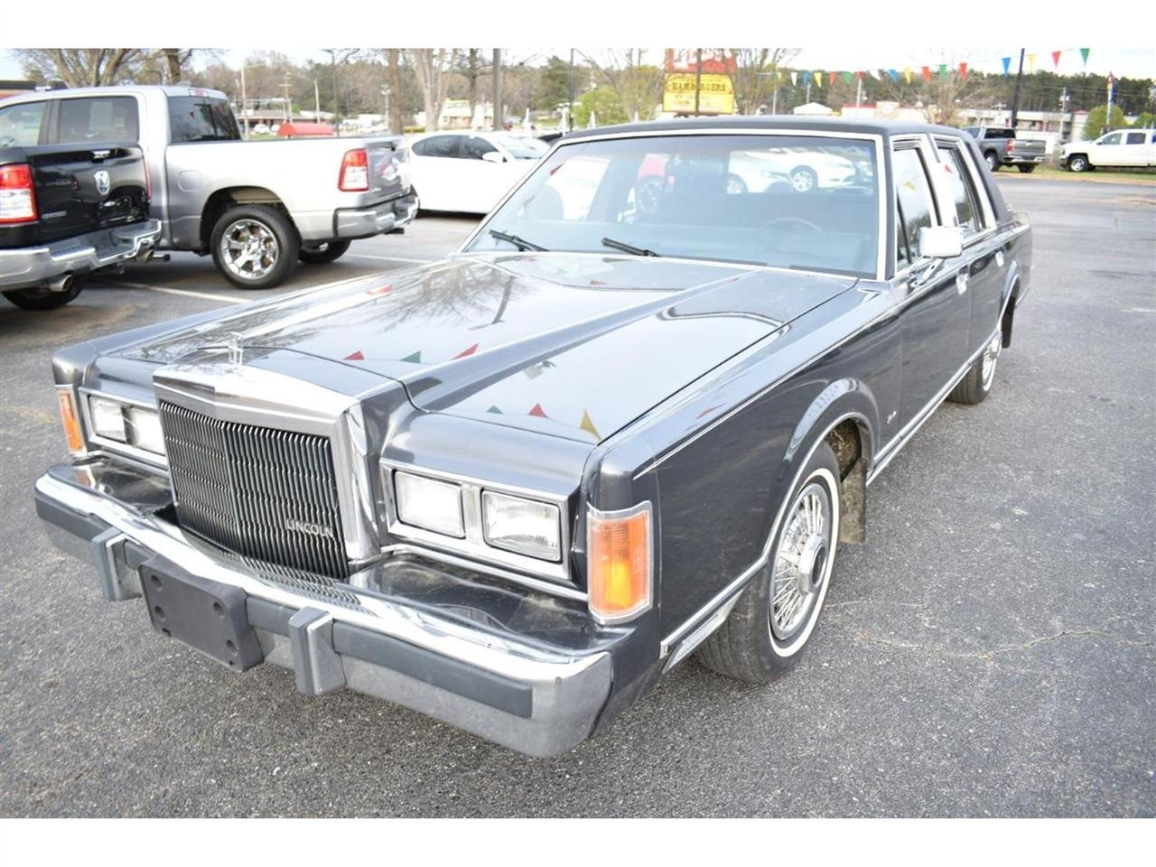 Lincoln Town Car 4dr Sedan 1986
