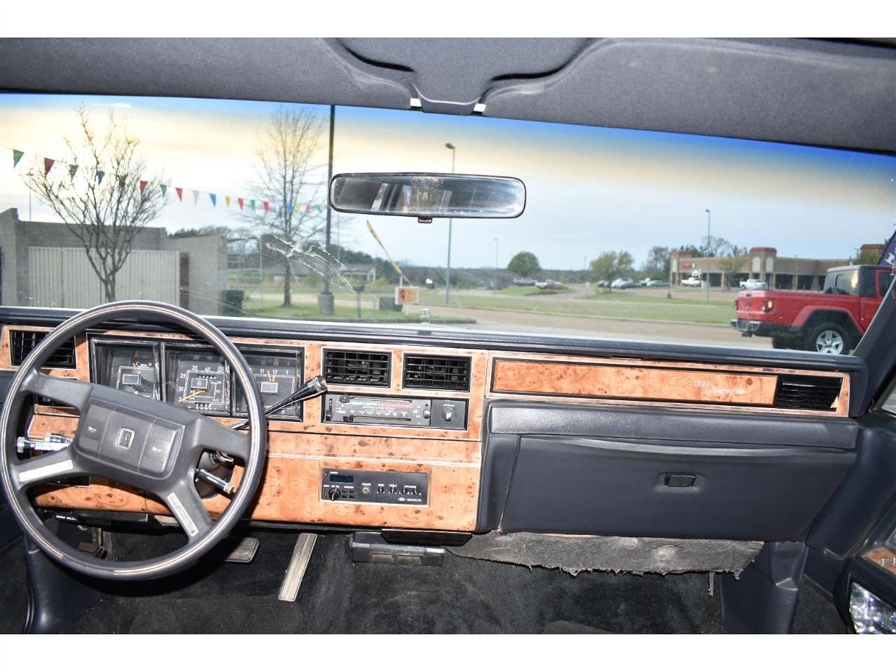 Lincoln Town Car 4dr Sedan 1986