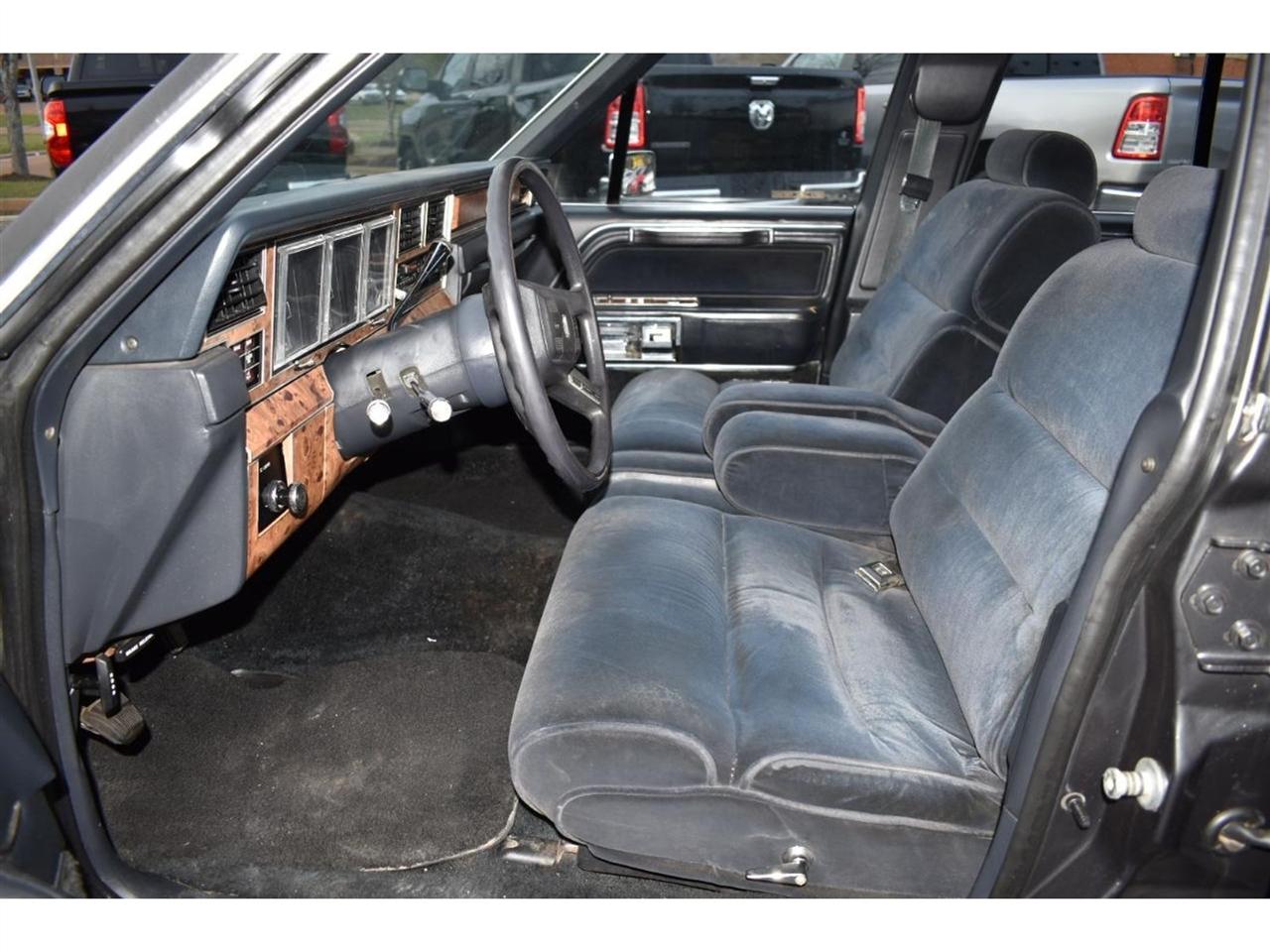 Lincoln Town Car 4dr Sedan 1986