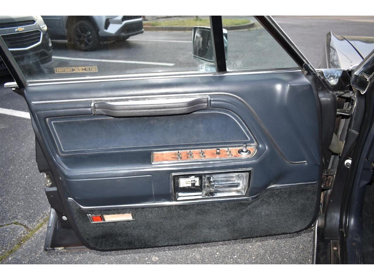 Lincoln Town Car 4dr Sedan 1986