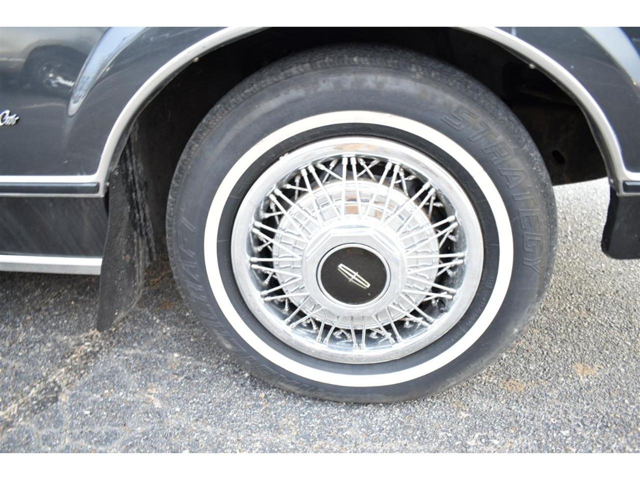 Lincoln Town Car 4dr Sedan 1986