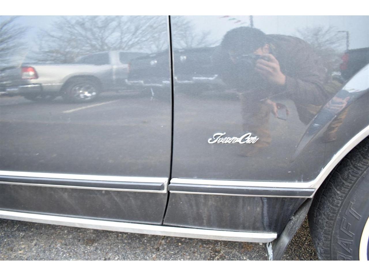 Lincoln Town Car 4dr Sedan 1986