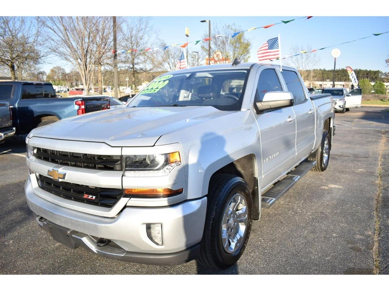 Chevrolet Silverado 1500 4WD Crew Cab 143.5" LT w/2LT 2018