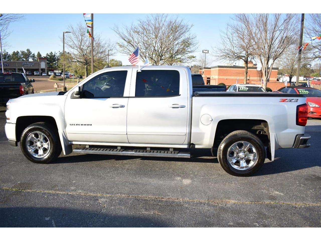Chevrolet Silverado 1500 4WD Crew Cab 143.5" LT w/2LT 2018