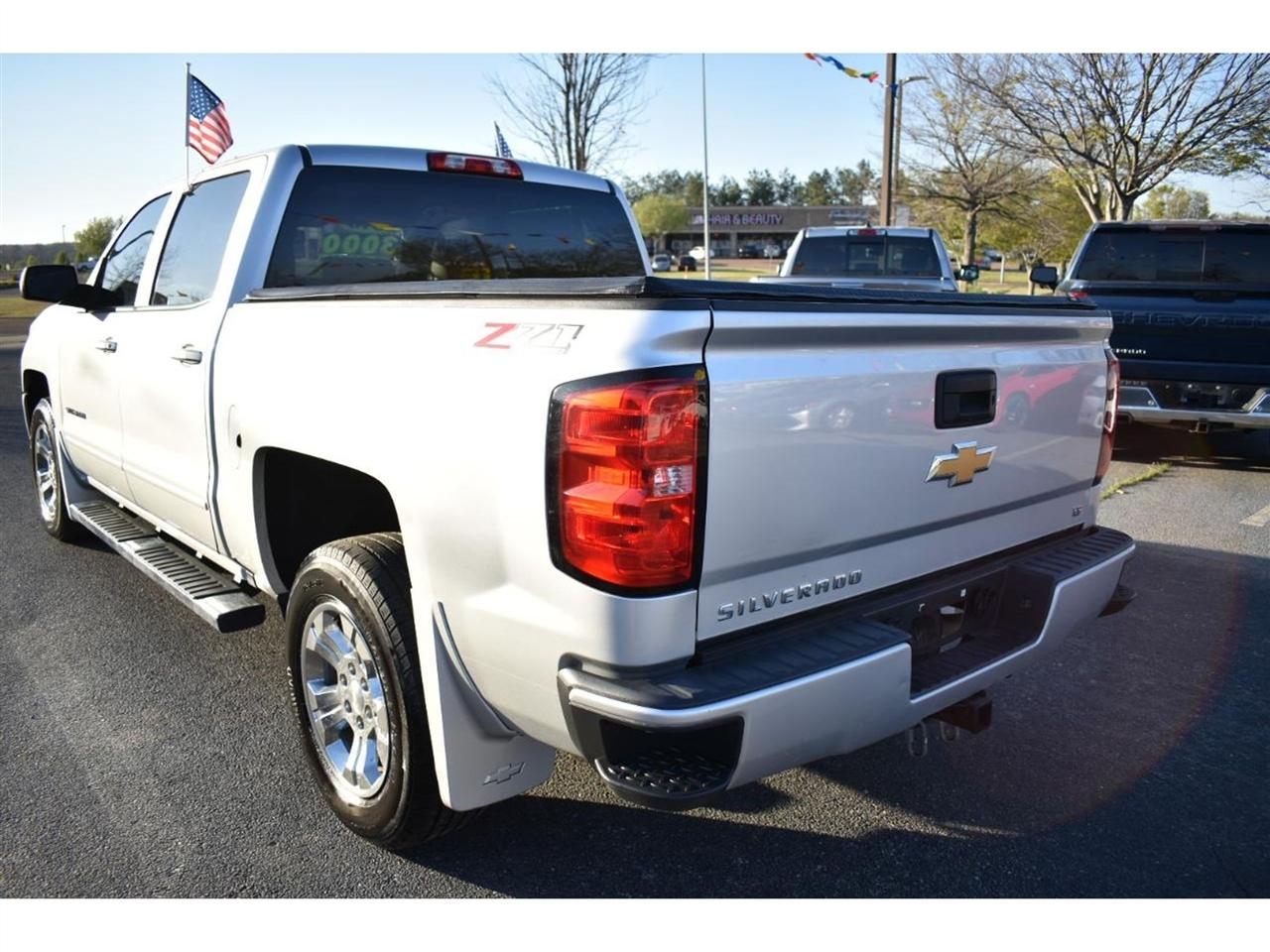 Chevrolet Silverado 1500 4WD Crew Cab 143.5" LT w/2LT 2018