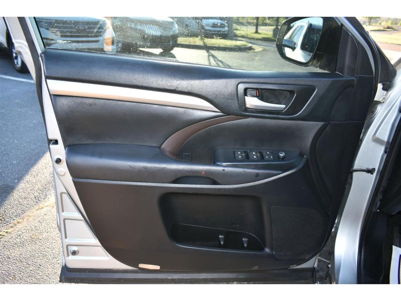 Toyota Highlander XLE V6 AWD (Natl) 2019