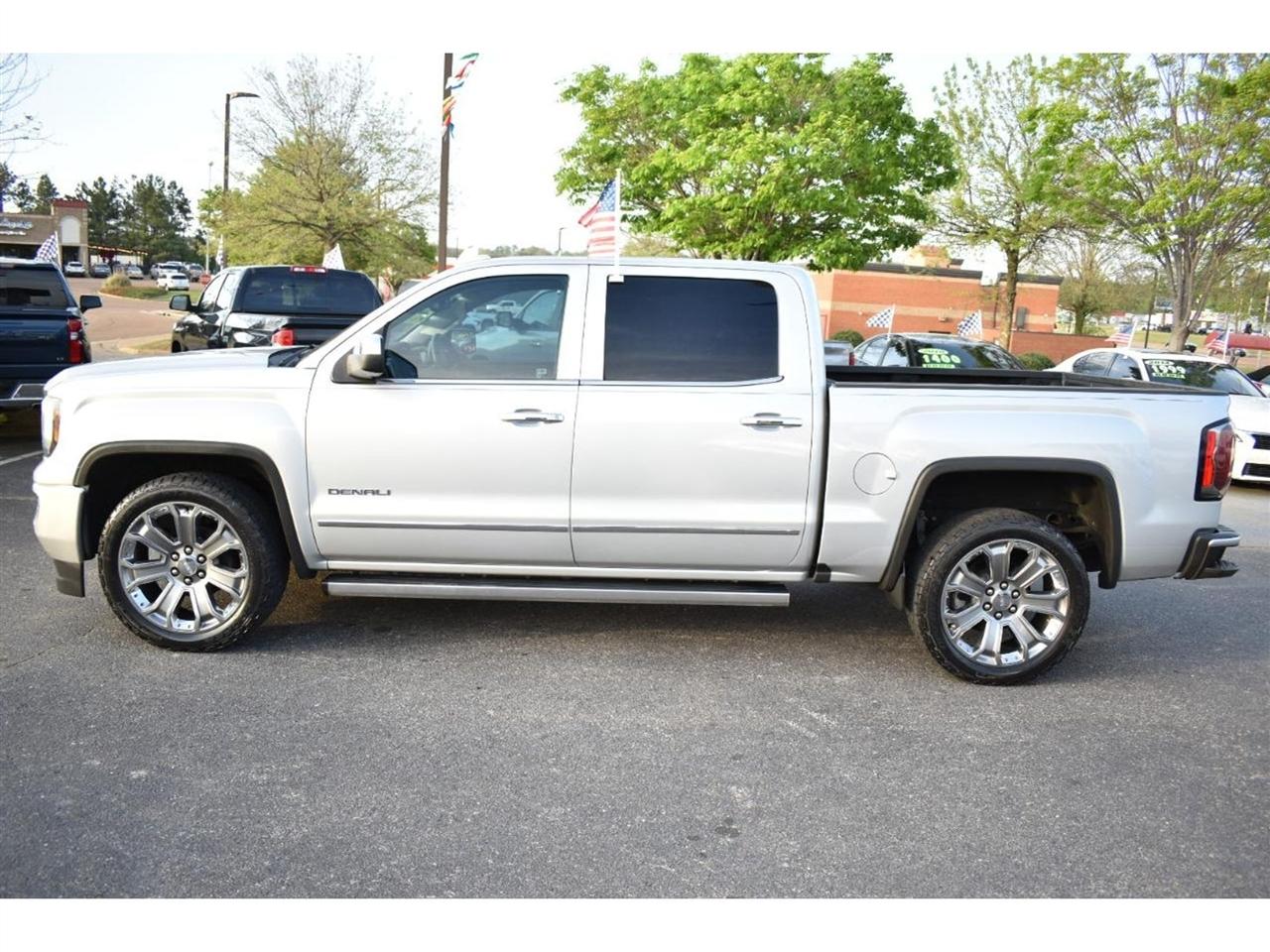 GMC Sierra 1500 4WD Crew Cab 143.5" Denali 2017