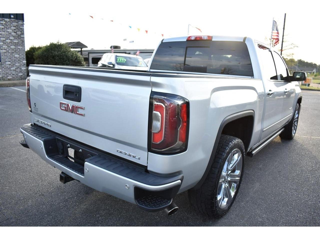 GMC Sierra 1500 4WD Crew Cab 143.5" Denali 2017