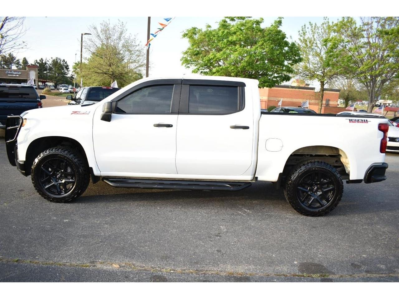 Chevrolet Silverado 1500 4WD Crew Cab 147" Custom Trail Boss 2020