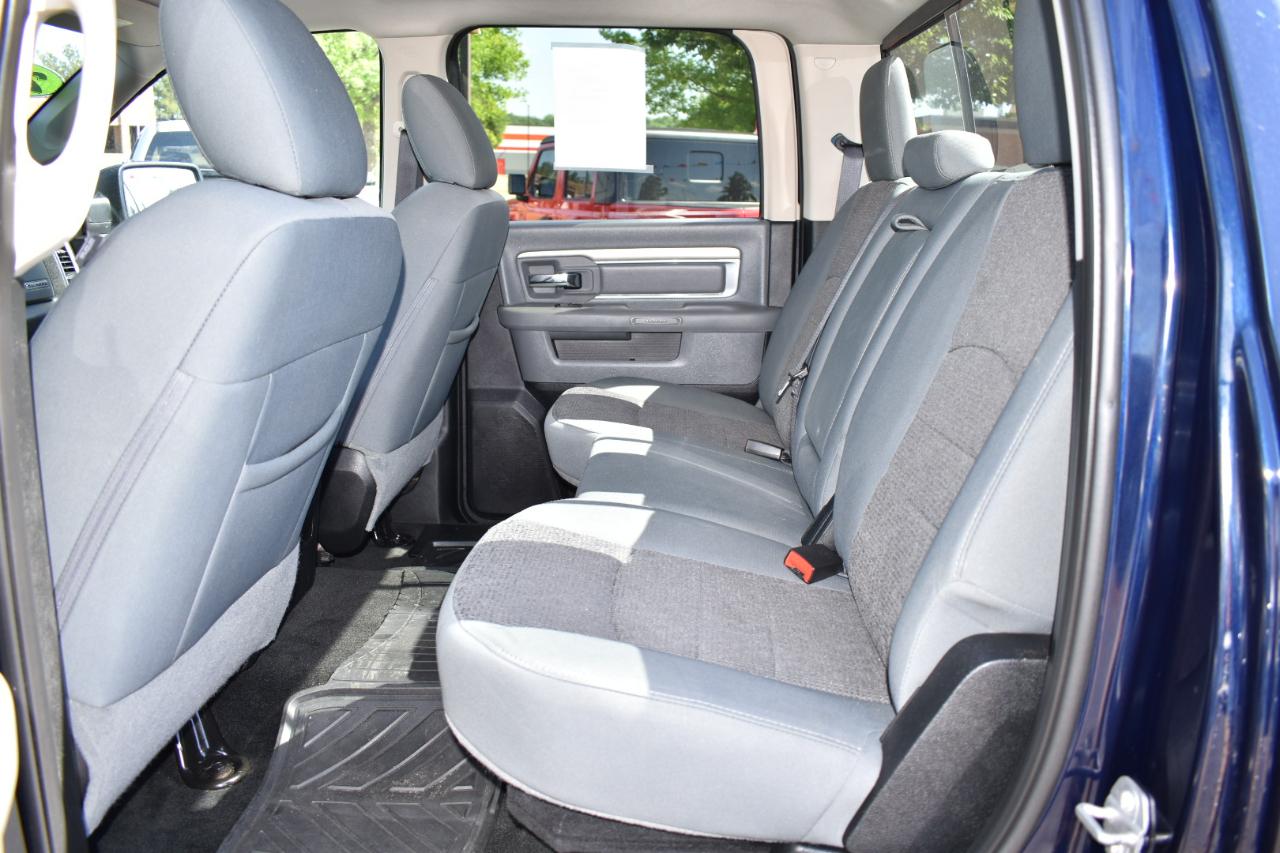 RAM 1500 4WD Crew Cab 140.5" Big Horn 2016