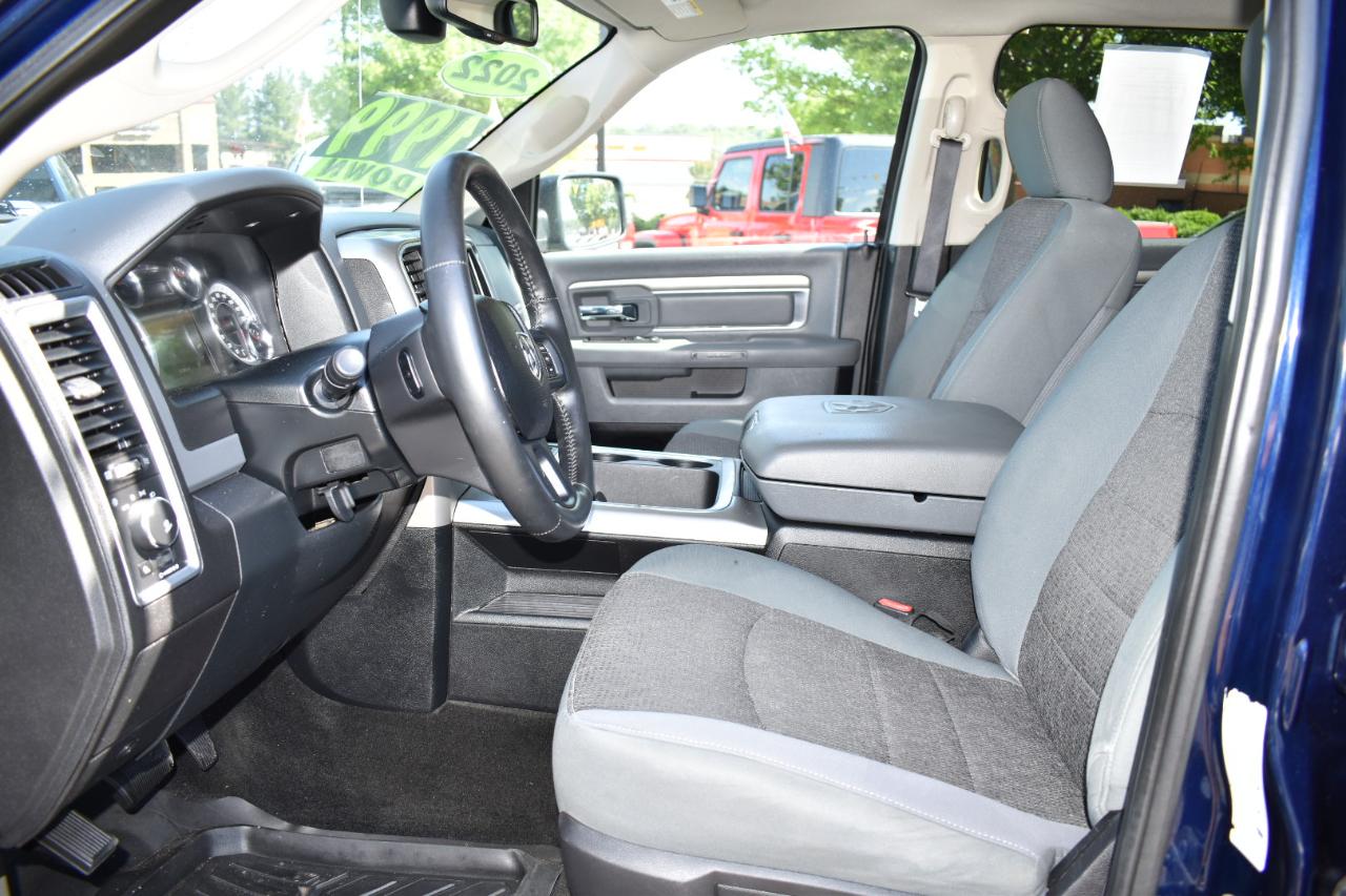 RAM 1500 4WD Crew Cab 140.5" Big Horn 2016