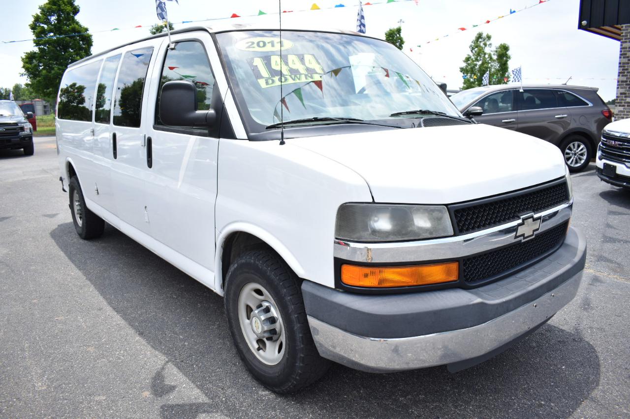Chevrolet Express Passenger RWD 3500 155" 1LT 2011