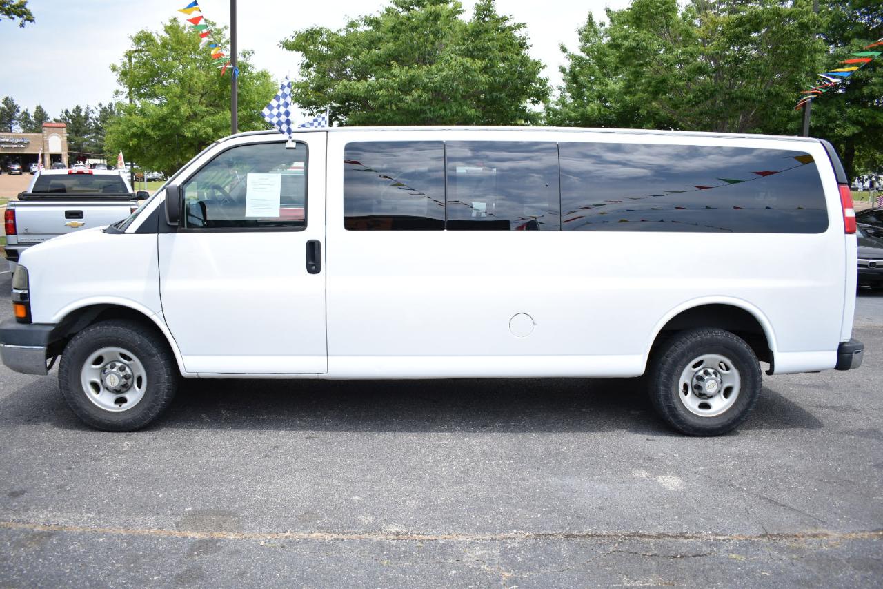 Chevrolet Express Passenger RWD 3500 155" 1LT 2011