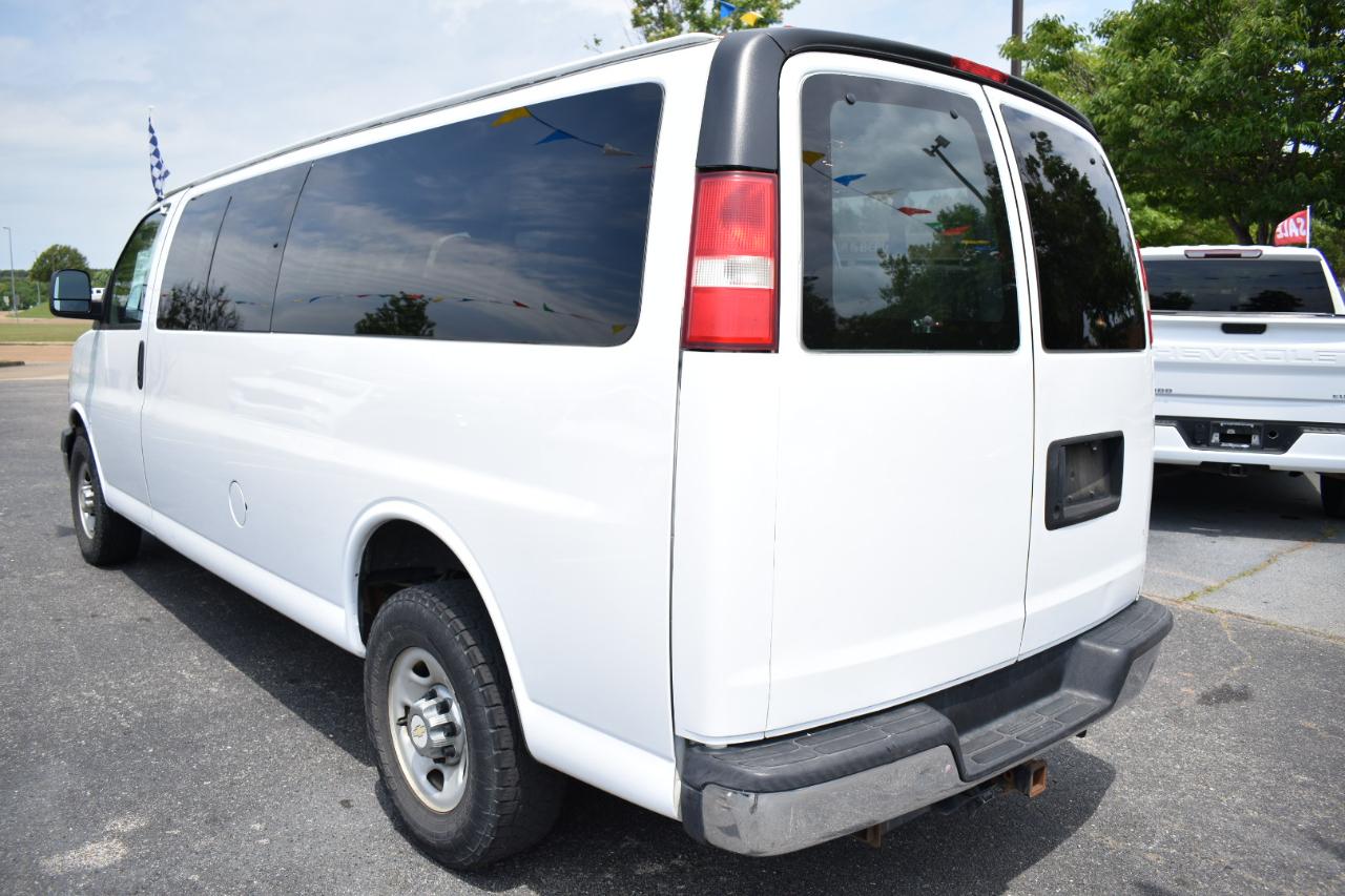 Chevrolet Express Passenger RWD 3500 155" 1LT 2011