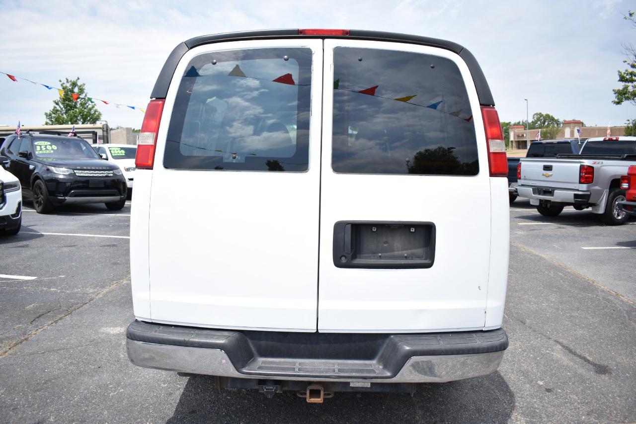 Chevrolet Express Passenger RWD 3500 155" 1LT 2011