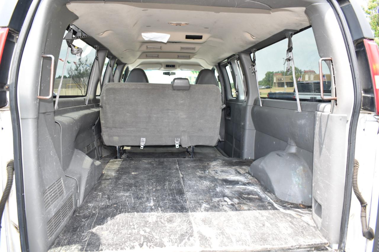 Chevrolet Express Passenger RWD 3500 155" 1LT 2011