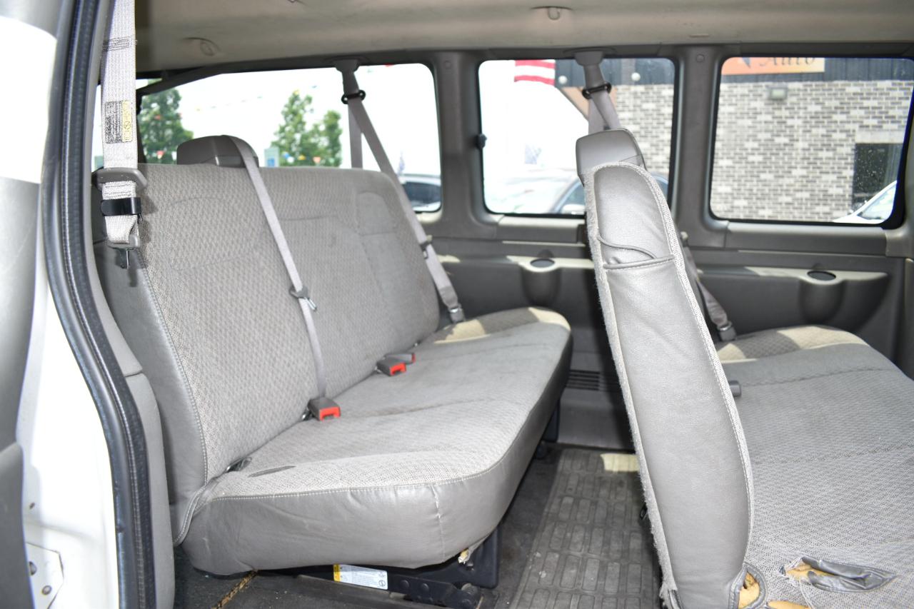 Chevrolet Express Passenger RWD 3500 155" 1LT 2011