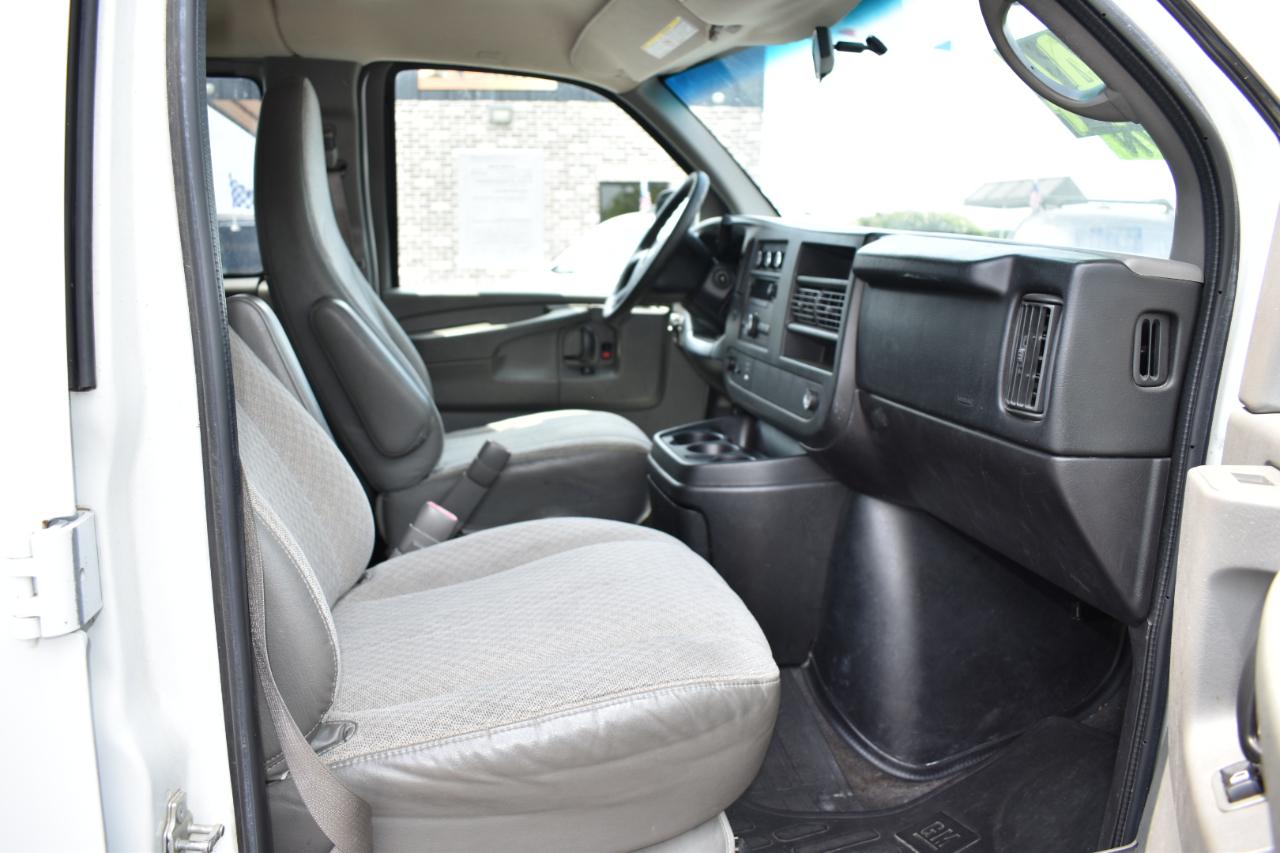 Chevrolet Express Passenger RWD 3500 155" 1LT 2011